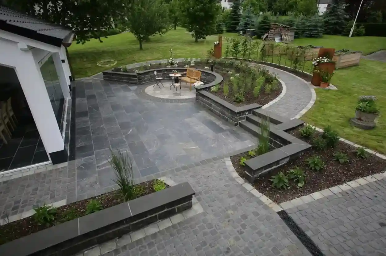 Solitaire Marble Rock Display